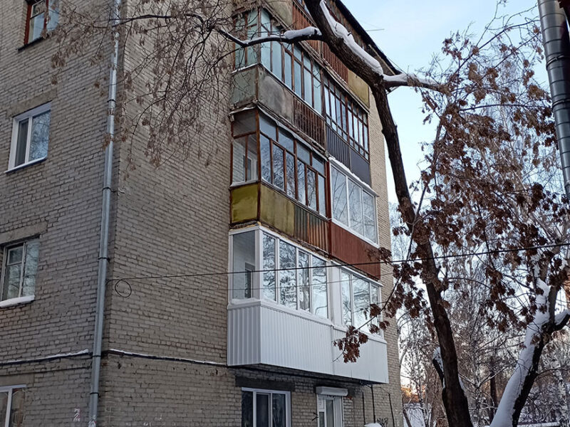 Остекление балкона, отделка снаружи профлистом (ул.Дзержинского)