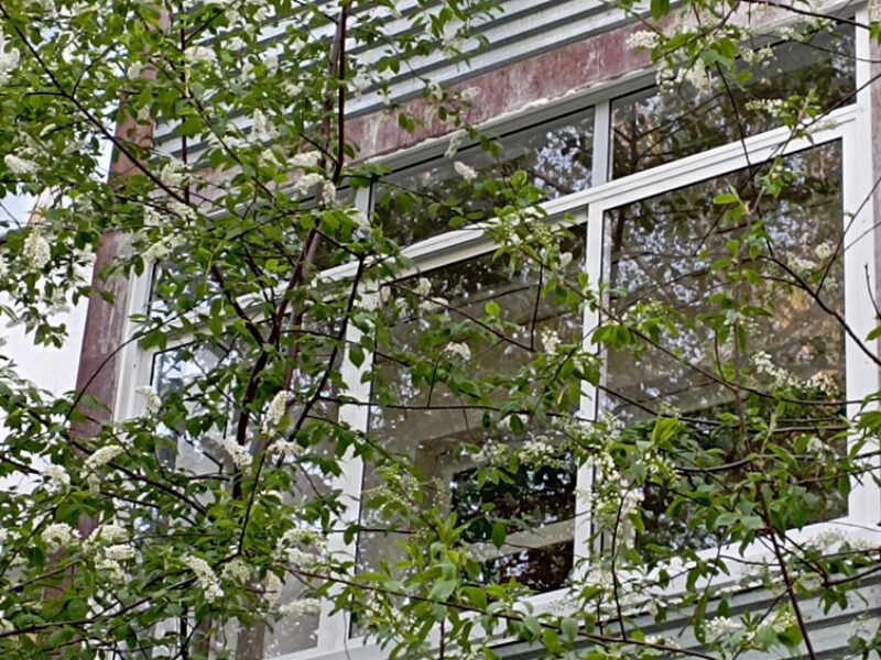 Установка алюминиевого балкона и балконного блока в квартире