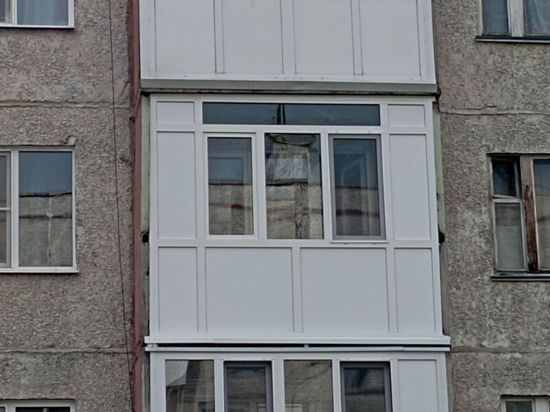 Установка балконов и пластикового окна в квартире