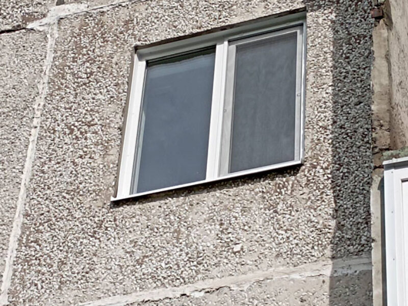 Установка балконов и пластикового окна в квартире